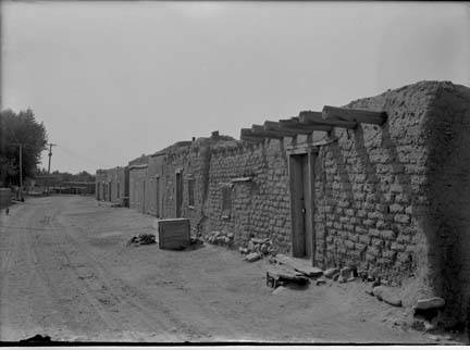 Doors, gardens, art along Santa Fe's Canyon Road - Digging