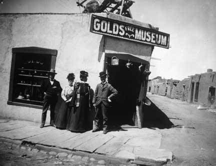 Late 1800s. Looking down Burro Alley from W. San Francisco St. and Jake Golds Old Curio Shop and Museum. Photo: Palace of the Governors Photo Archive.