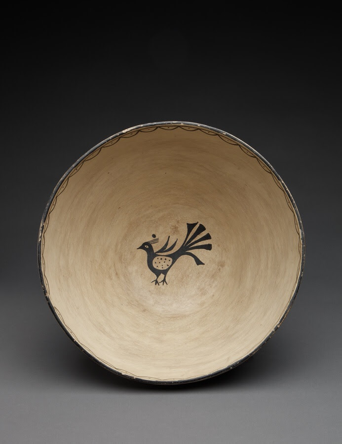 1930s early art market piece. Cochiti dough bowl, with inner small bird, attributed to Ignacita Suiña. 